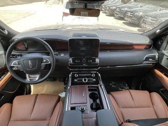 开云网站：2024款林肯领航员35T豪华大商务SUV配置高动力强天津港现车钜惠(图6)