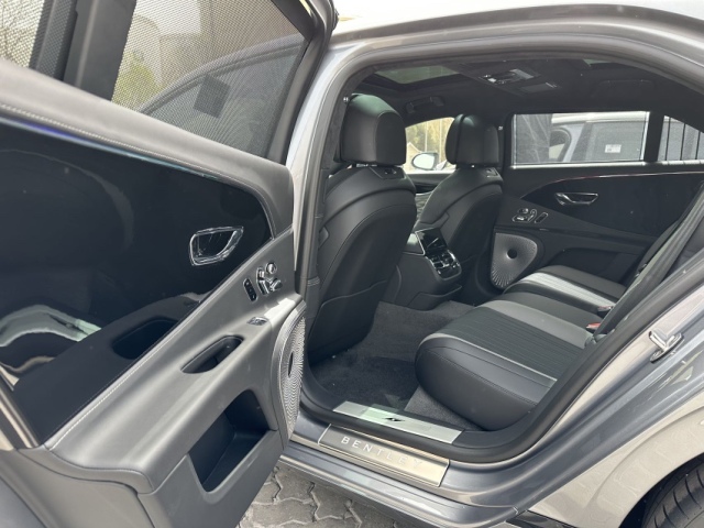 Kaiyun中国：2024款宾利飞驰40T现车颜色全可分期出售(图6)