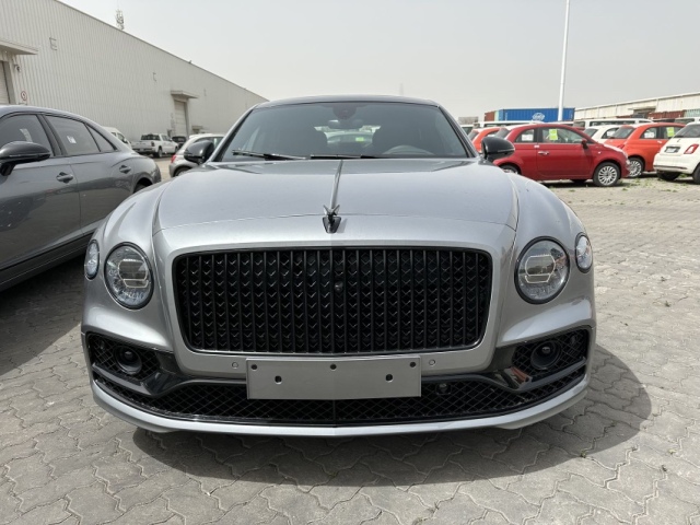 Kaiyun中国：2024款宾利飞驰40T现车颜色全可分期出售(图2)