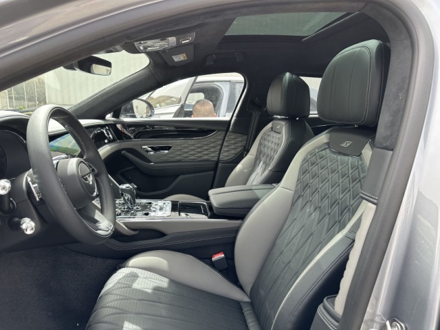 Kaiyun中国：2024款宾利飞驰40T现车颜色全可分期出售(图5)