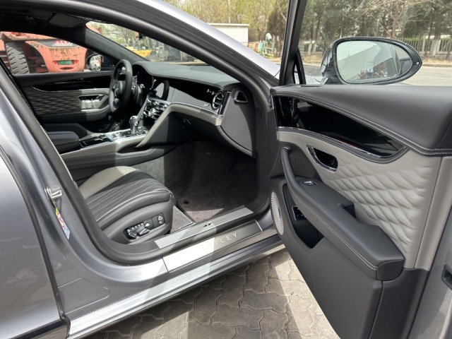 Kaiyun中国：2024款宾利飞驰40T现车颜色全可分期出售(图7)