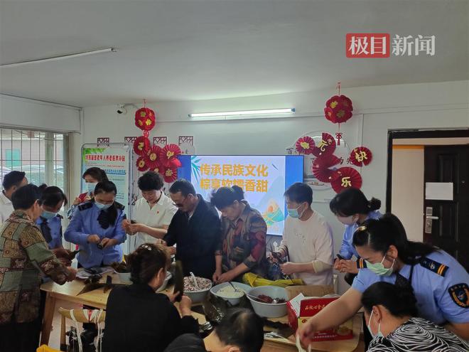 Kaiyun中国：“粽”情“粽”义临近端午乘客给司机送粽子(图2)