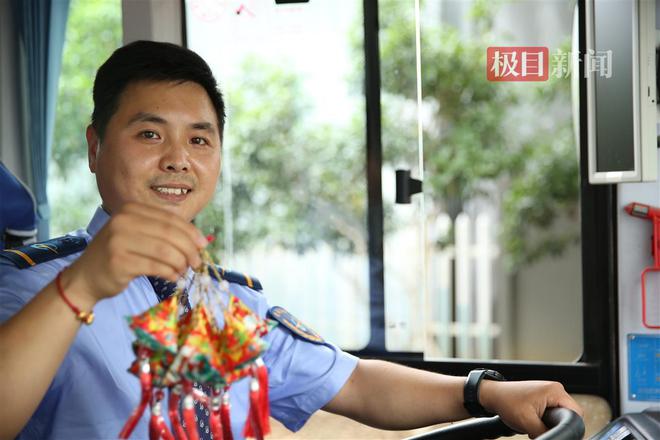 Kaiyun中国：“粽”情“粽”义临近端午乘客给司机送粽子(图3)