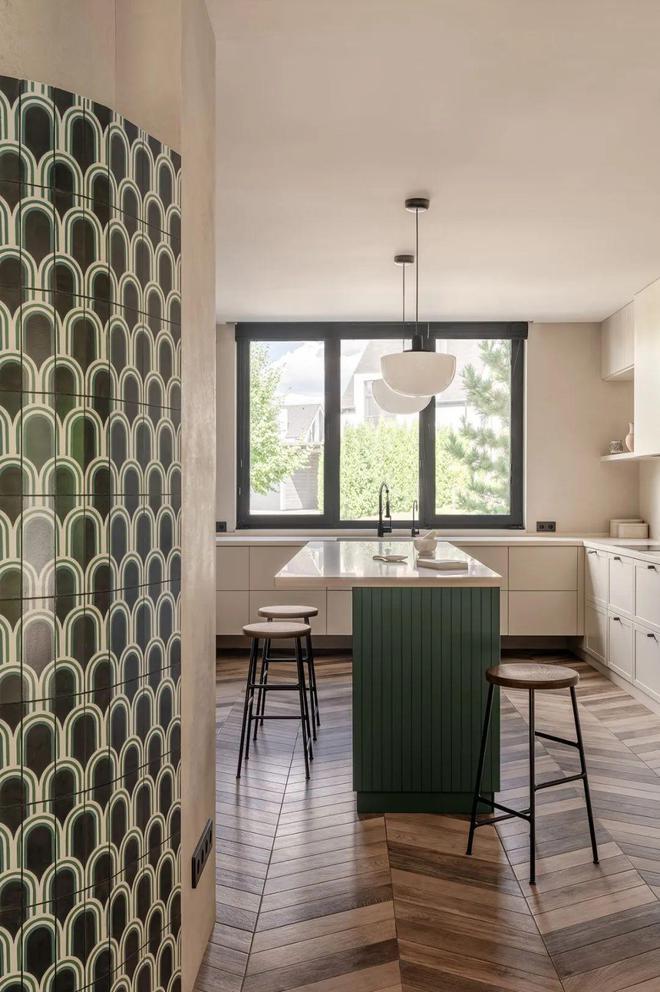 开云网站：155㎡复式住宅低调简约的设计美(图6)