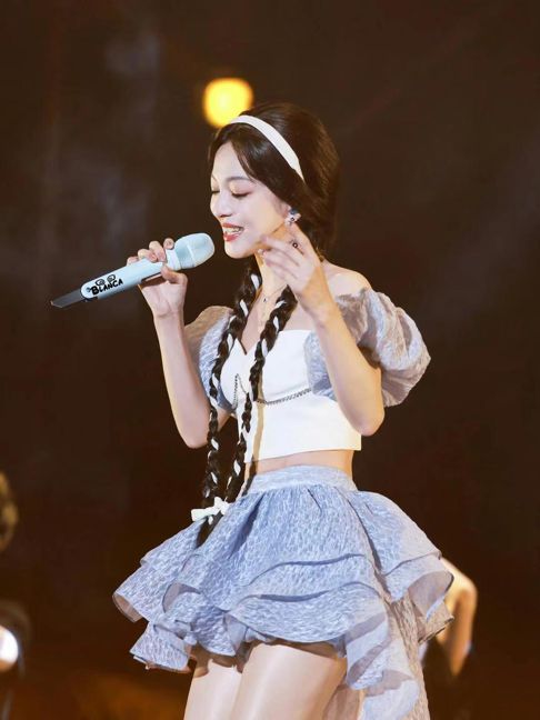 Kaiyun中国：惊叹不已！张韶涵41岁新造型亮相飒爽女王范儿尽显原因竟揭晓