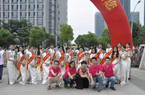 开云网站：鼎泰入围2024中国木门及全屋定制十大品牌(图4)