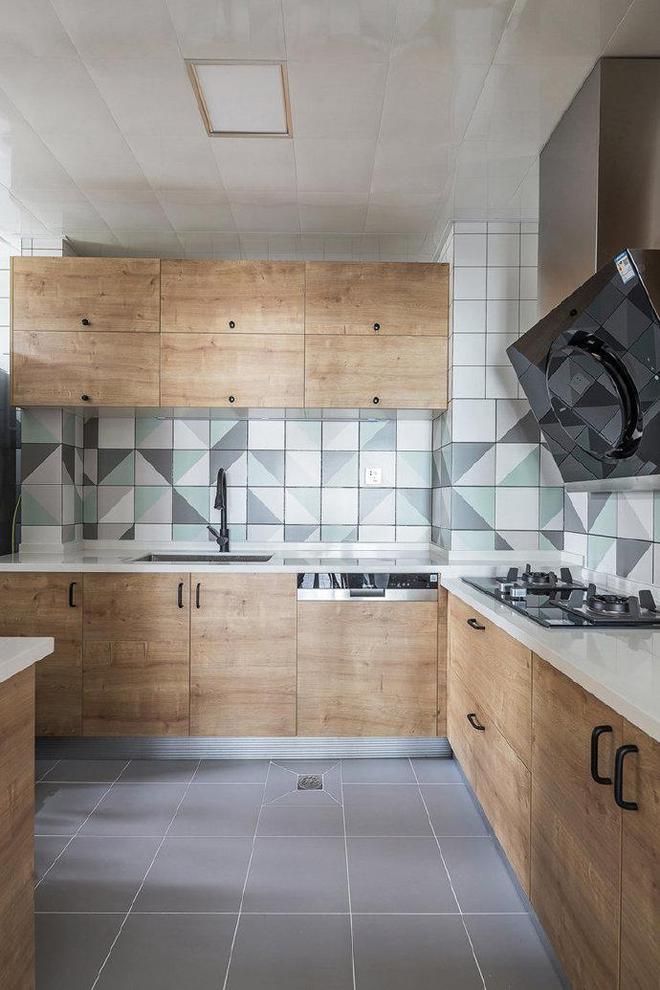 开云网站：原木风的两居室采光超好入户就被迷住了(图6)