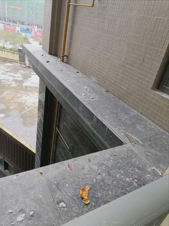 Kaiyun中国：过来人表示：买房时最好避开腰线房采光不好还渗水！(图4)