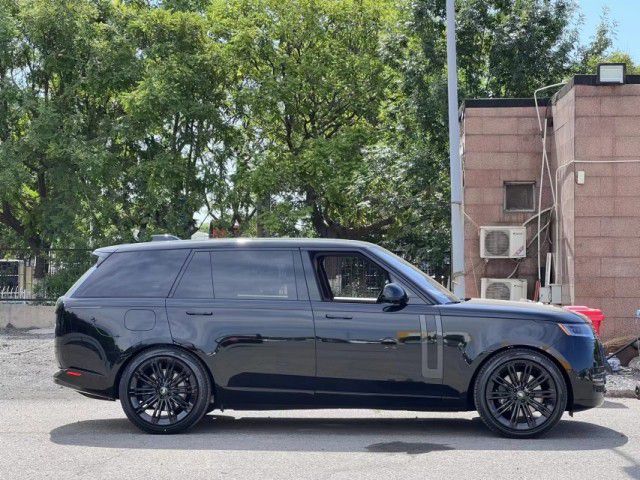 开云网站:顶配路虎揽胜行政40V8加长版报价(图2)