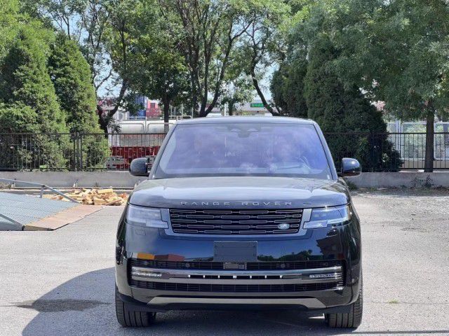 开云网站:顶配路虎揽胜行政40V8加长版报价(图3)