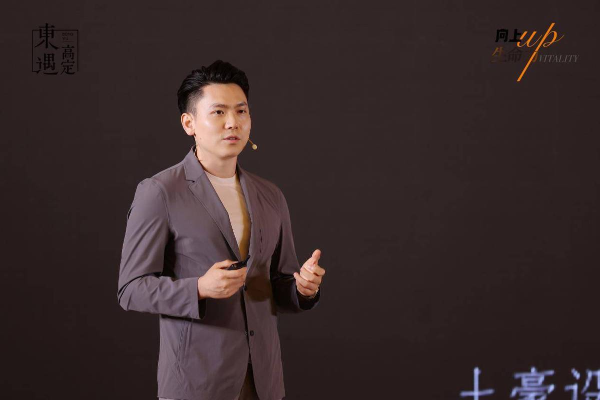 Kaiyun中国：2024设计师高定思想汇暨东遇红木高定10系统首发仪式在苏举行(图3)