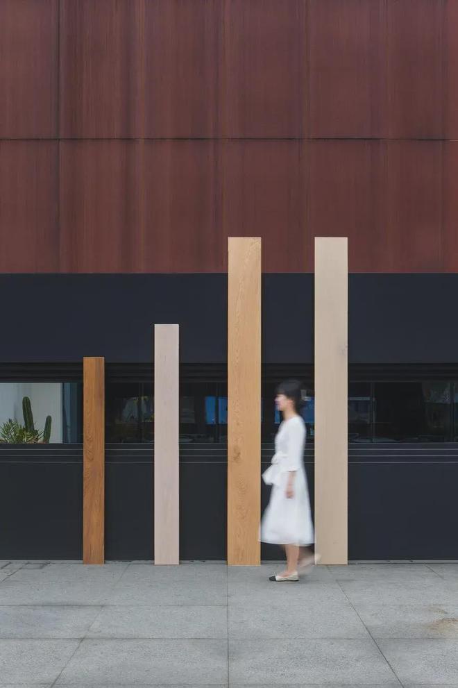 开云网站：富得利2024原木框架系列进阶上市！“法式”“自然”拿捏流量密码(图5)