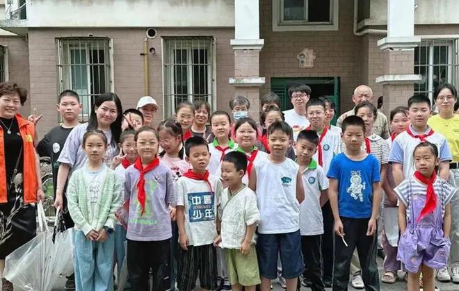 Kaiyun中国：共筑绿色家园宝山这里的“社区小先生”这样做(图2)