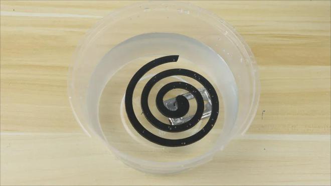 Kaiyun中国：把蚊香放水里泡一泡厉害了解决家家户户的大难题既省钱又实用