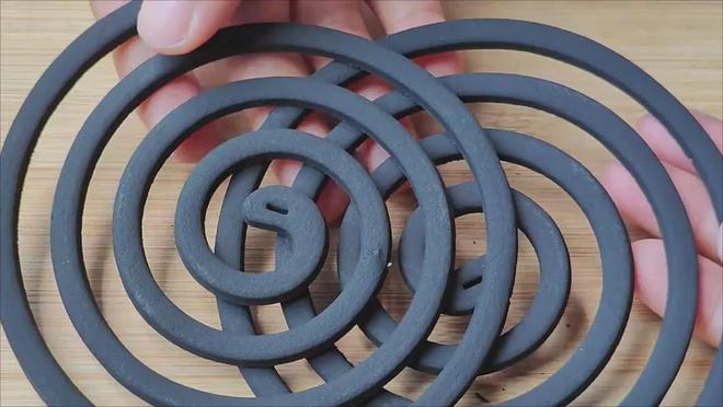 开云网站：才知道原来拆蚊香无需再用手拆学会这一招3秒就能自动分离(图4)