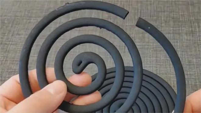 开云网站：才知道原来拆蚊香无需再用手拆学会这一招3秒就能自动分离(图5)