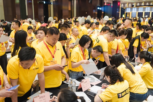 开云网站：创新引领拥抱变革德盾装甲门2024新品发布会掀起新一轮门业革命(图4)