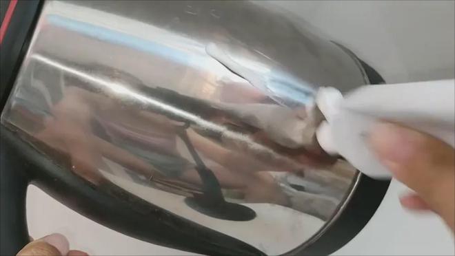 开云网站：把牙膏挤在梳子上效果太厉害了轻松解决很多男女朋友的烦恼！(图3)