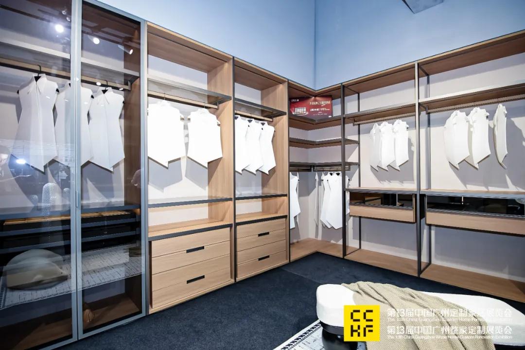 Kaiyun中国：定制存年共谋新机2024广州定制家居展盛大开幕首日人气再创新高(图2)