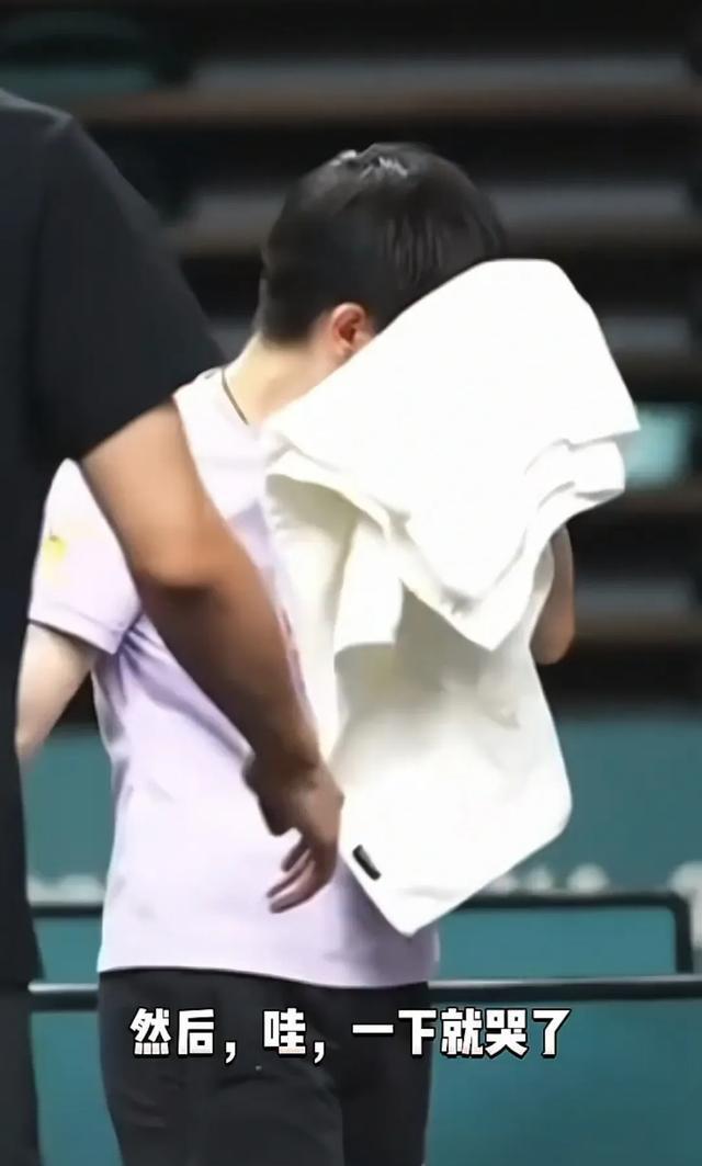 Kaiyun中国：莎莎哭了网友们好心疼她呀！