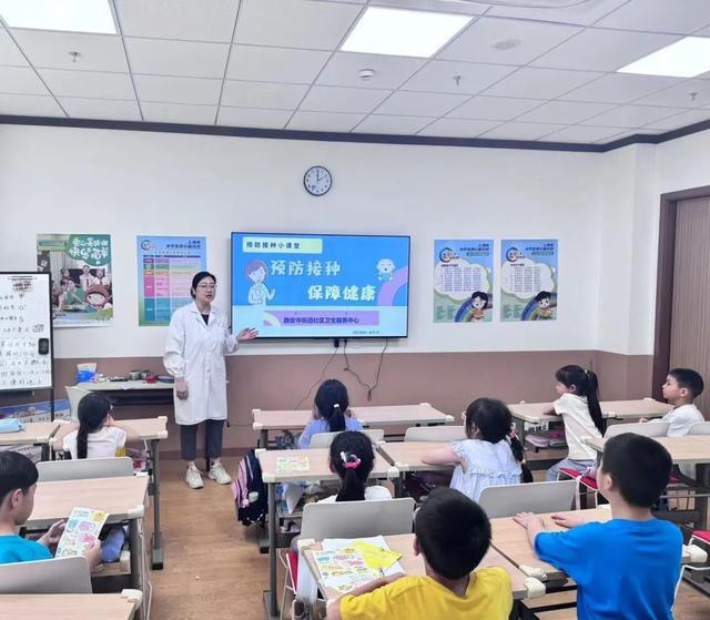 开云网站：孩子害怕医院？这群小朋友兴高采烈游走于科室间→(图5)