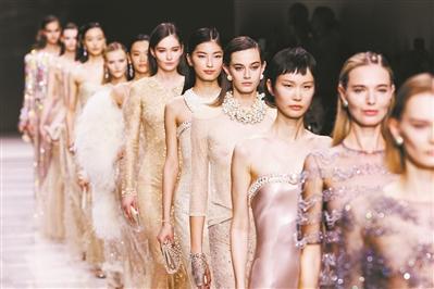 开云网站：2024秋冬巴黎高定周落幕设计呈现多元趋势
