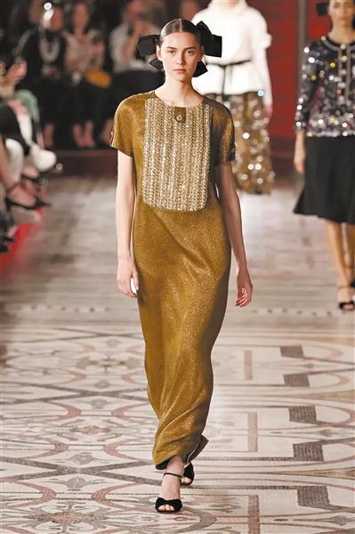 开云网站:2024秋冬巴黎高定周落幕设计呈现多元趋势(图2)