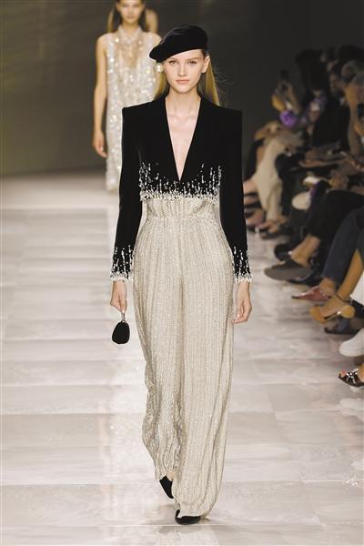 开云网站:2024秋冬巴黎高定周落幕设计呈现多元趋势(图3)