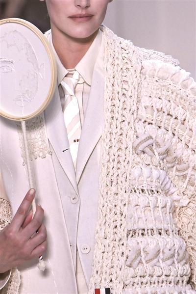 开云网站:2024秋冬巴黎高定周落幕设计呈现多元趋势(图5)