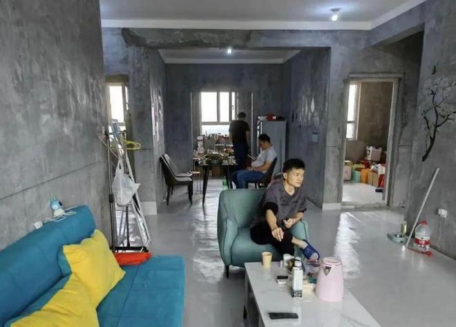 开云网站:一新疆小哥为省钱入住117㎡毛坯房花费了不到2W购置物品!(图3)