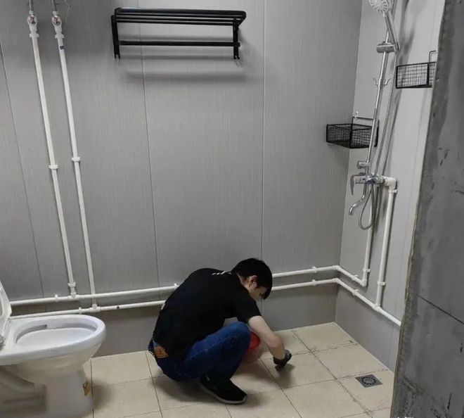 开云网站:一新疆小哥为省钱入住117㎡毛坯房花费了不到2W购置物品!(图5)