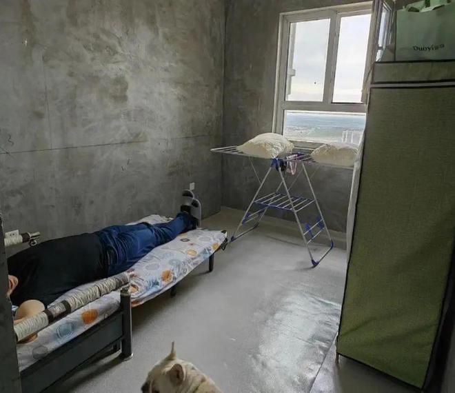 开云网站:一新疆小哥为省钱入住117㎡毛坯房花费了不到2W购置物品!(图7)