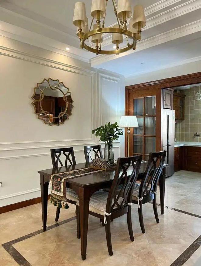 开云网站：发现一户人家的家火了！装修那叫一个高级尤其卧室衣柜太豪气(图4)