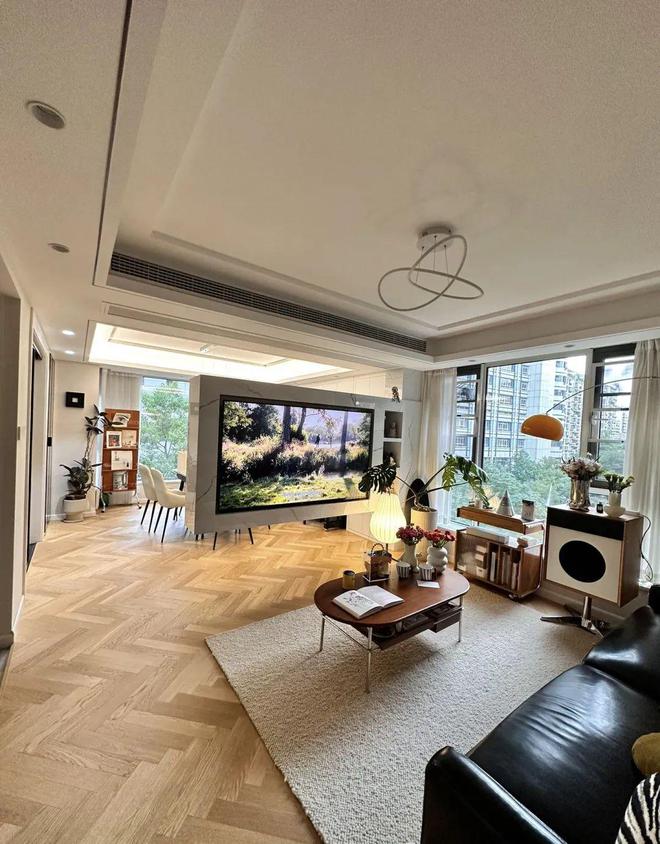 开云网站：浙江夫妻晒出128㎡的家因电视墙装修太过高级而走红网友：太漂亮了！