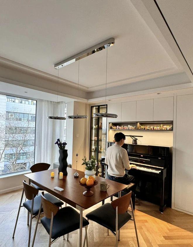 开云网站：浙江夫妻晒出128㎡的家因电视墙装修太过高级而走红网友：太漂亮了！(图7)