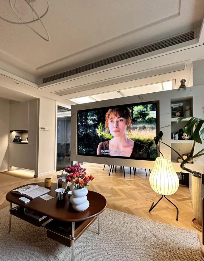 开云网站：浙江夫妻晒出128㎡的家因电视墙装修太过高级而走红网友：太漂亮了！(图4)