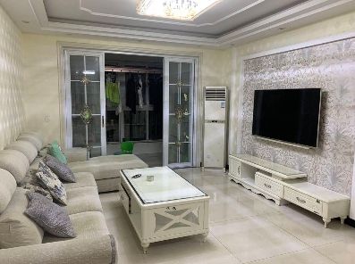 开云网站:华大名府新装修带露台11万可谈(图4)