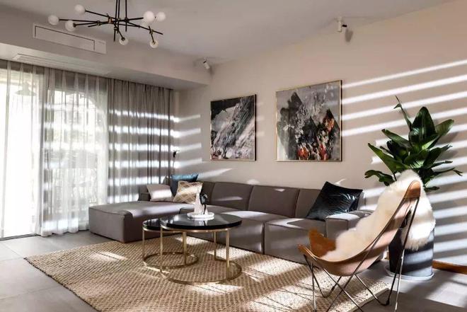 开云网站：小尼宅配142㎡自然主义风格处处透露着令人惊艳的设计感！(图3)