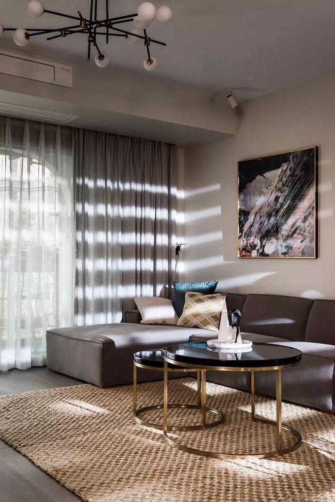 开云网站：小尼宅配142㎡自然主义风格处处透露着令人惊艳的设计感！(图4)