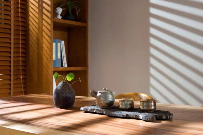 开云网站：小尼宅配142㎡自然主义风格处处透露着令人惊艳的设计感！(图6)