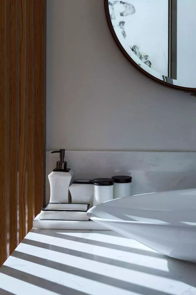 开云网站：小尼宅配142㎡自然主义风格处处透露着令人惊艳的设计感！(图13)