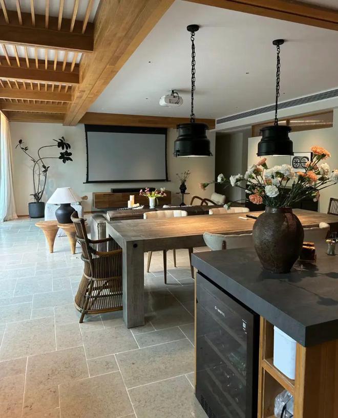 Kaiyun中国：重庆一男子晒出自己新家照把203㎡的大平层装修成度假民宿真的太喜欢啦！(图2)