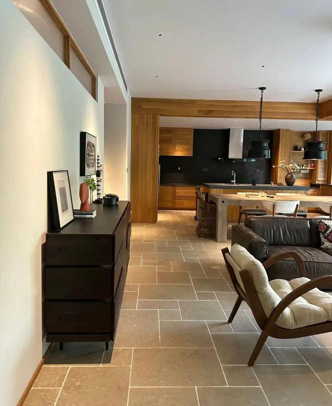 Kaiyun中国：重庆一男子晒出自己新家照把203㎡的大平层装修成度假民宿真的太喜欢啦！(图5)