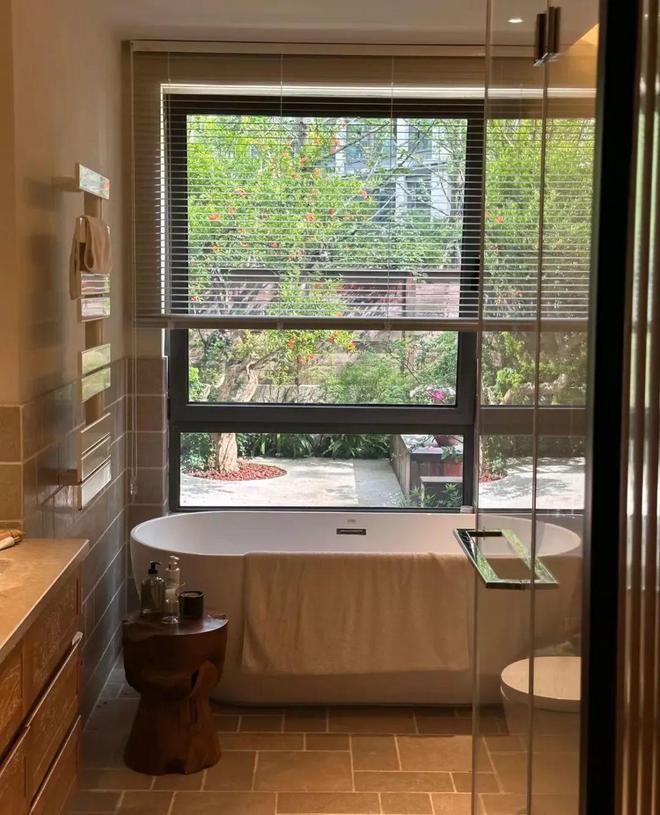 Kaiyun中国：重庆一男子晒出自己新家照把203㎡的大平层装修成度假民宿真的太喜欢啦！(图8)