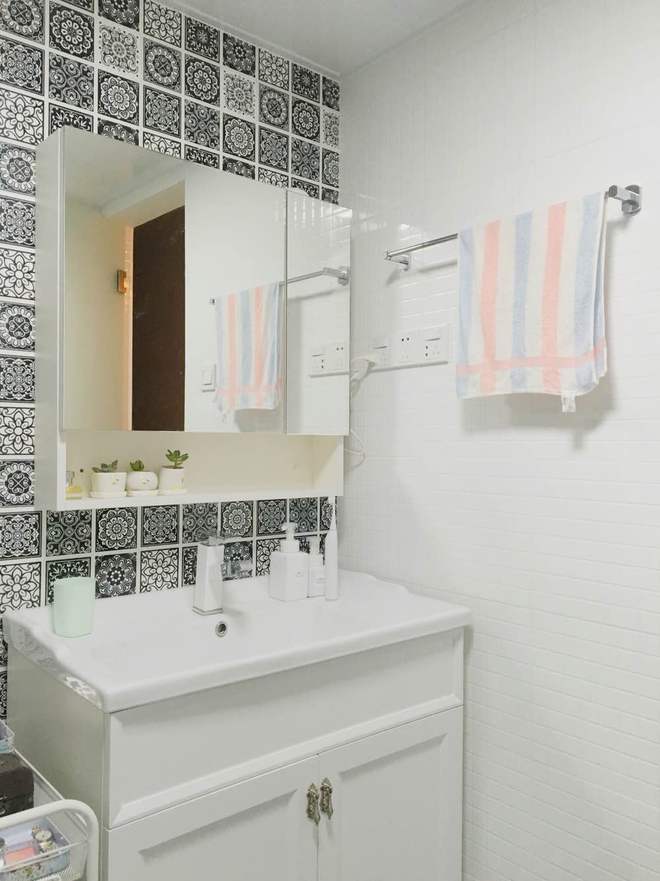 开云网站：讲真选对浴室镜：让卫生间即刻拥有高级感节省装修大开支！(图8)