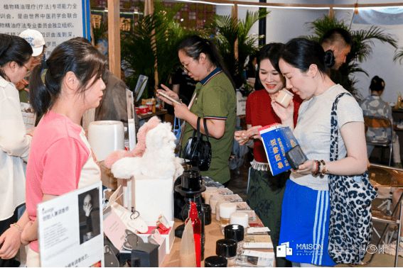 开云网站：汇聚世界目光UP正当时！2024浦东家具家居双展盛大开幕(图12)