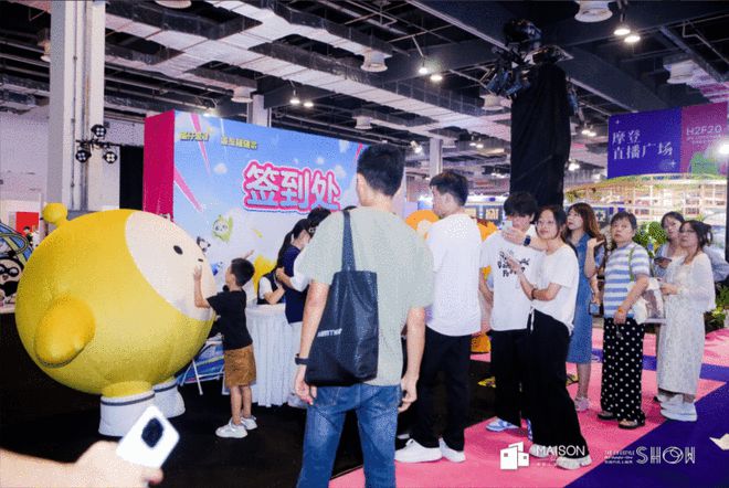 开云网站：汇聚世界目光UP正当时！2024浦东家具家居双展盛大开幕(图13)