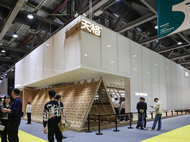 开云网站：对话高端天然设计官宣原创高端技术天格中国实木地板引领行业升维新趋势