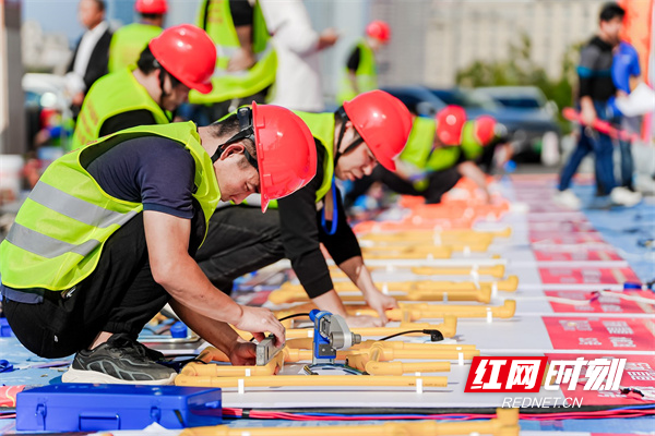 开云网站:2024湖南省室内装饰装修技能大赛落幕工匠精神闪耀舞台(图3)