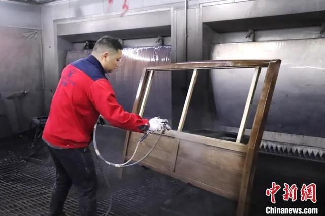 开云网站：赣江观澜：浴“水”焕生江西南康何以迈向“绿色家具”革新路？(图2)